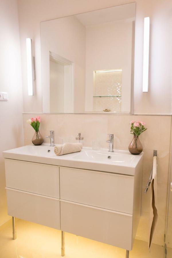 Panni Luxury Apartment Next To Gozsdu Garden Будапеща Екстериор снимка